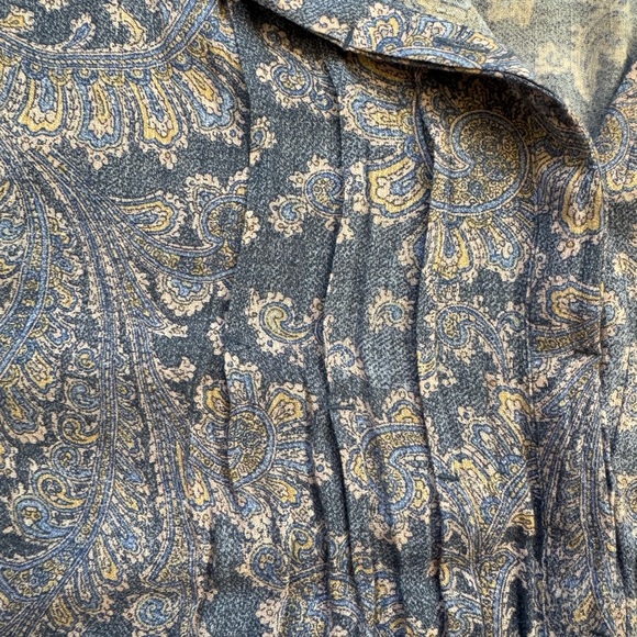 Lucky Brand Blue Paisley Long Sleeve Flowy Button Down with pleats Sz Medium - Picture 3 of 3
